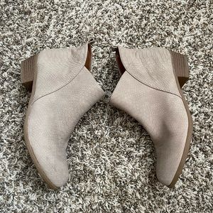 Beige Crocodile Patterned Booties